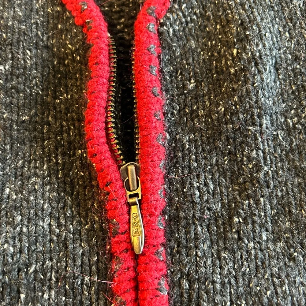 Nomadic Traders gray and red zip up vest snowflake winter stitching size L Size L - Image 7