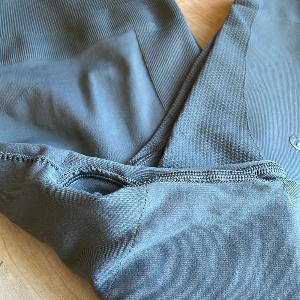 Lululemon Grey Crop Seamless Leggings 12 - Image 5