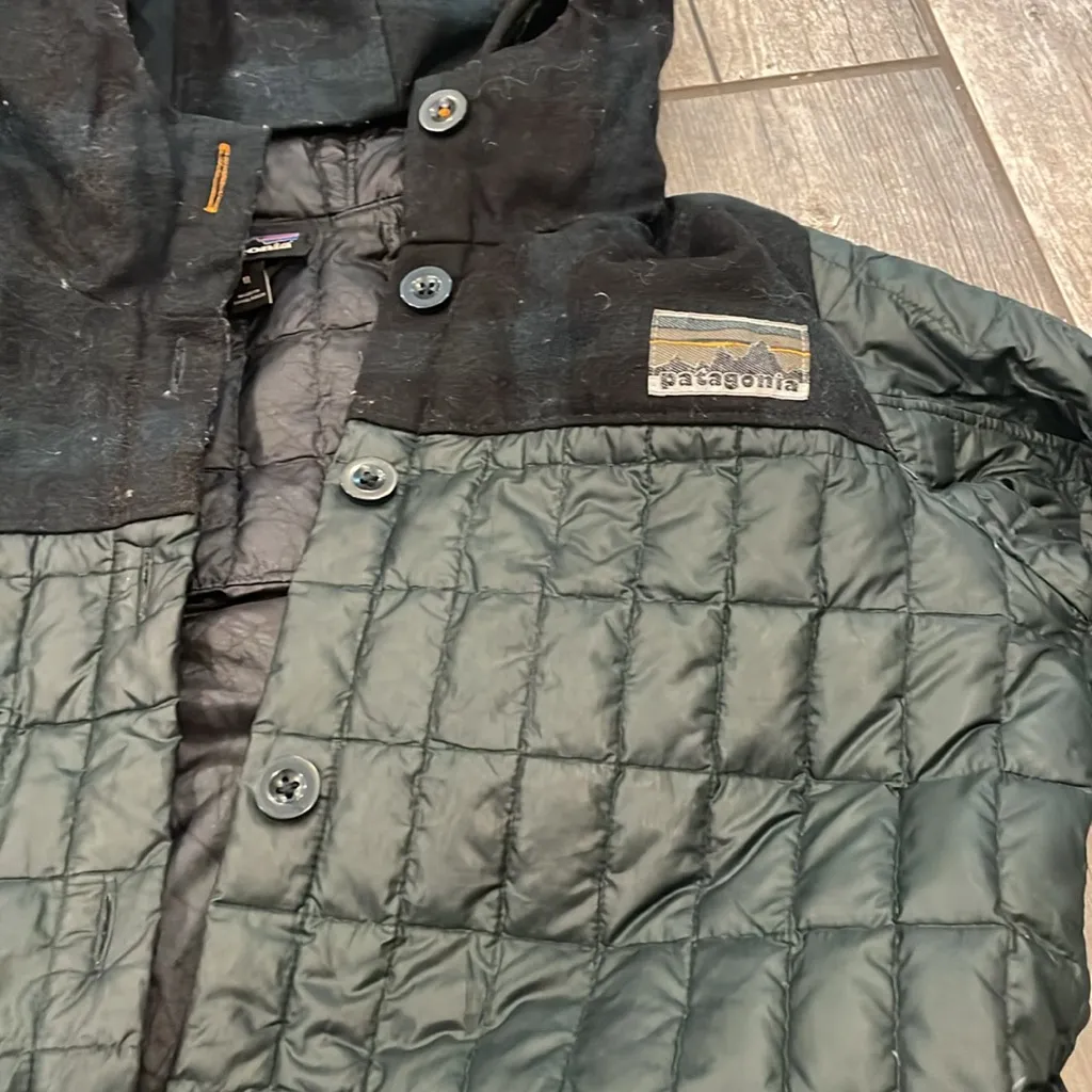 Patagonia Black Puffer Jacket with Hood - Image 4