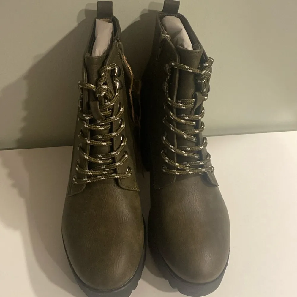 SEVEN7 FOOTWEAR Flatiron Boot Olive Size 9 - Image 2