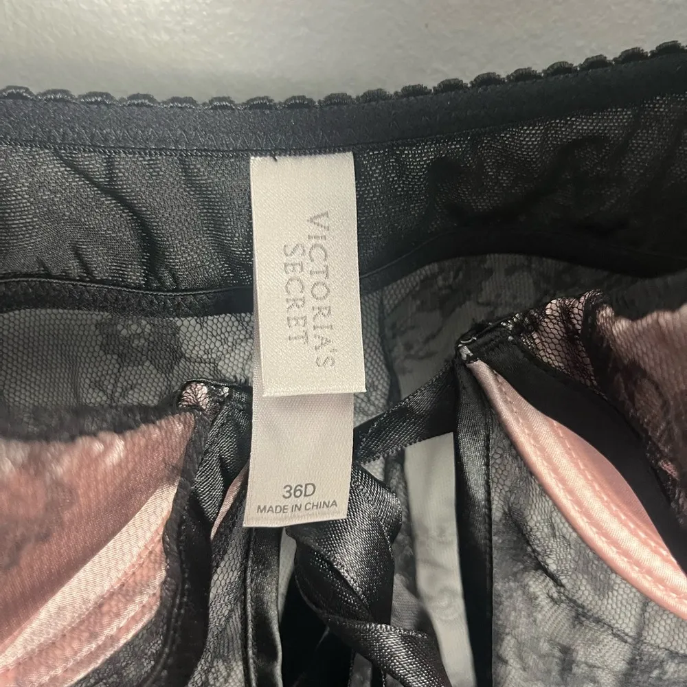 Victorias Secret Pink Satin And Black Lace Pocket Top tie front size 36D - Image 4