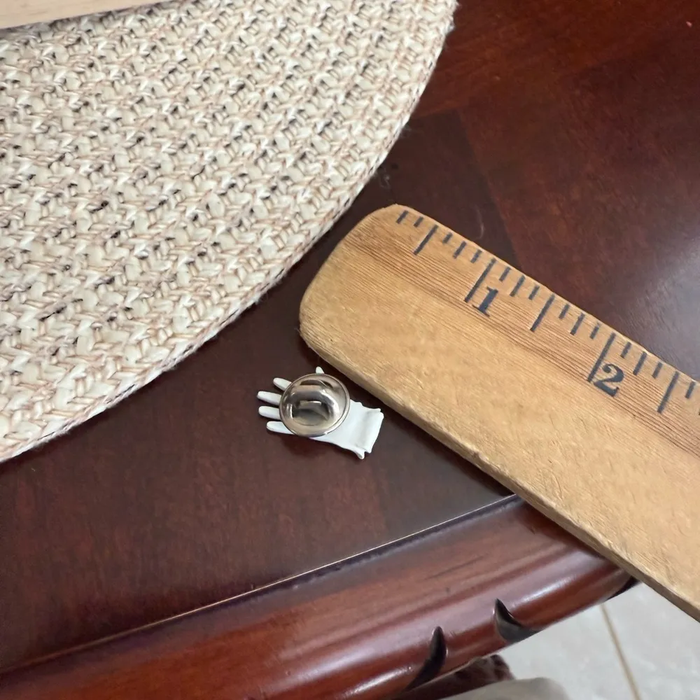 Vintage enameled Glove Hand Pin - Image 3
