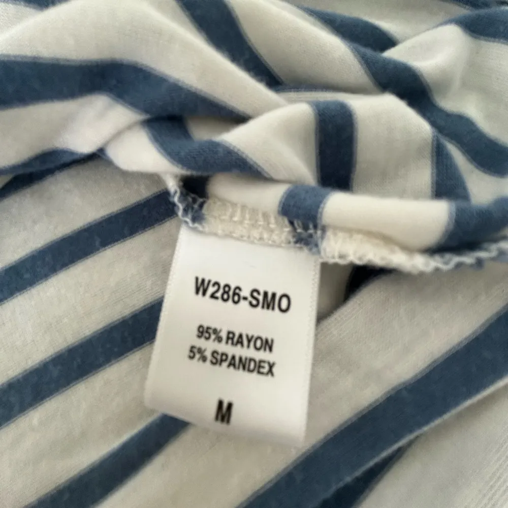 Blue & white cold shoulder women’s tops size Medium - Image 9