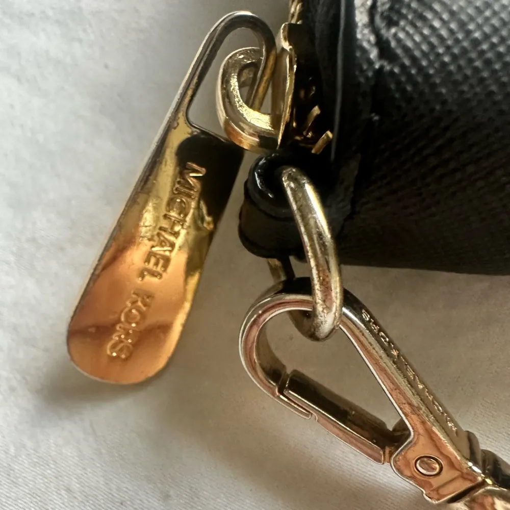 Michael Kors, black wallet with detachable wristlet strap - Image 2