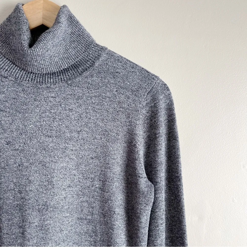 Andrew Marc Turtleneck Sweater‎ in Heather Gray, Size Small - Image 5