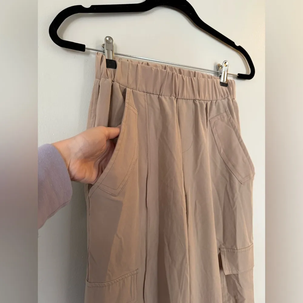 NWOT Sincerely Jules Khaki Cargo Pull On Pants Size Small Tan - Image 2