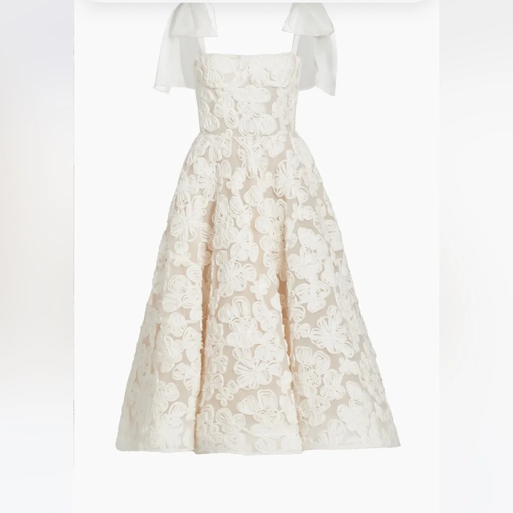 Bronx and Banco

Sabrina‎ Embroidered A-Line Midi-Dress Skirt - Image 5