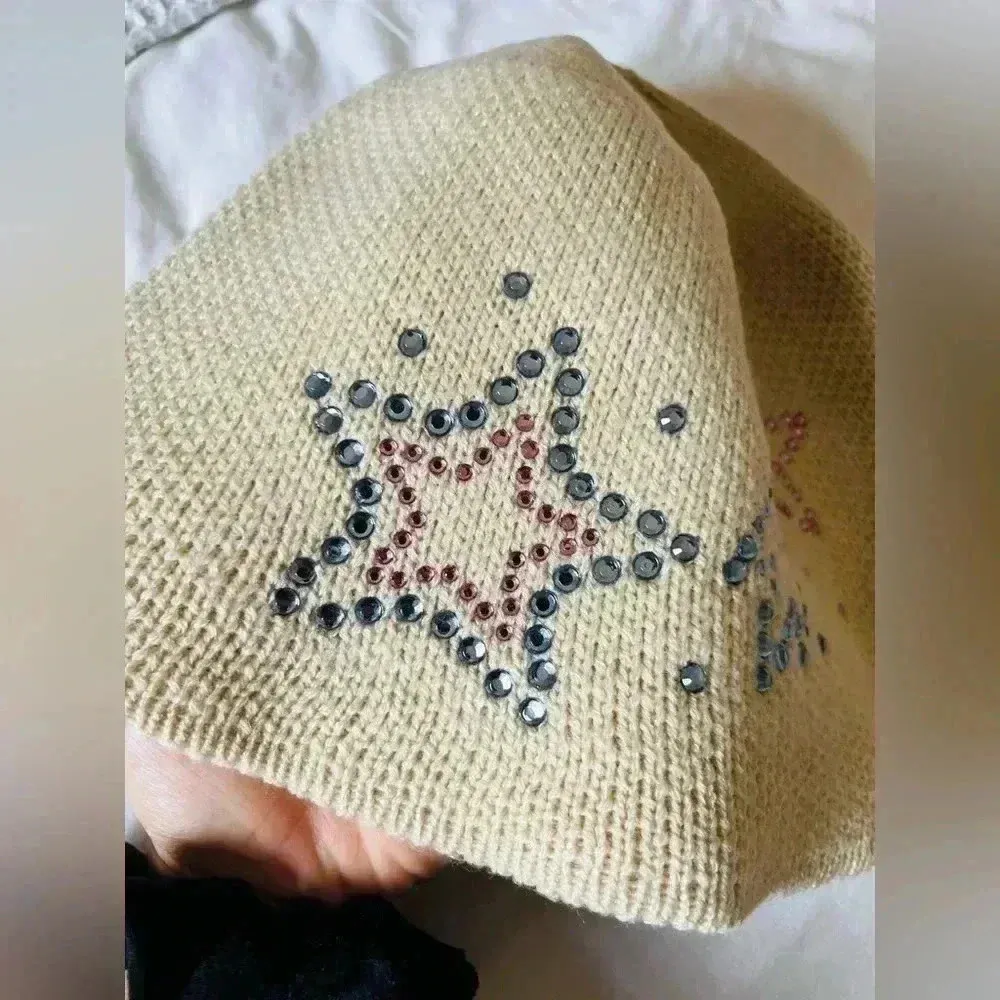 Urban Outfitters Gabbi Rhinestone Bucket Hat In Ivory Celestial NWOT $25 - Image 5