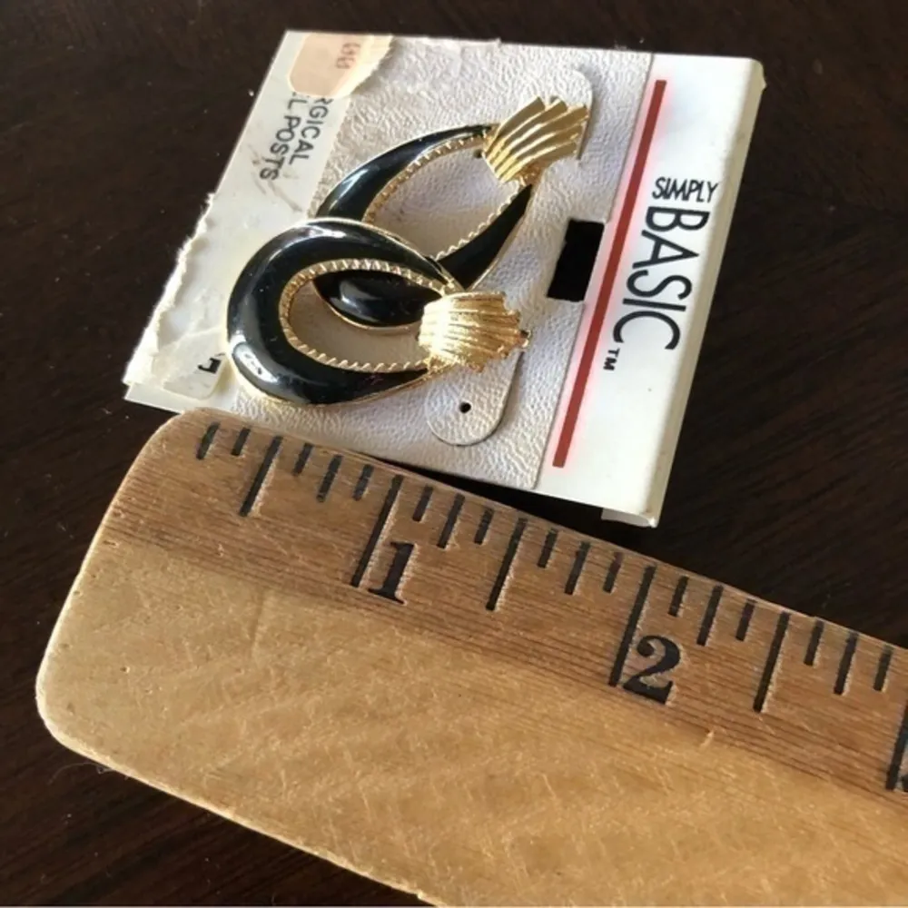 Vintage Simply Basic Pierced Earrings - Image 4