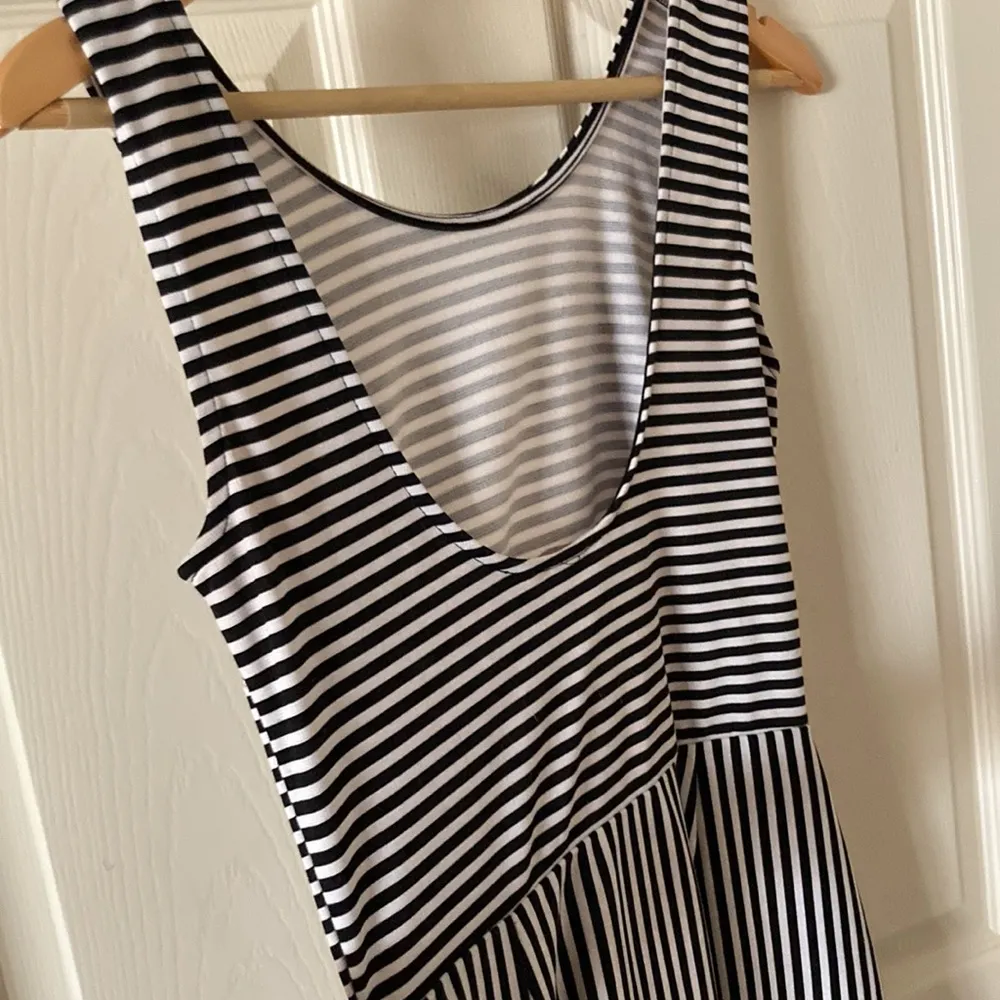 H&M Striped Fit and Flare Midi Dress Low Back Black White Size Small Like New - Image 4