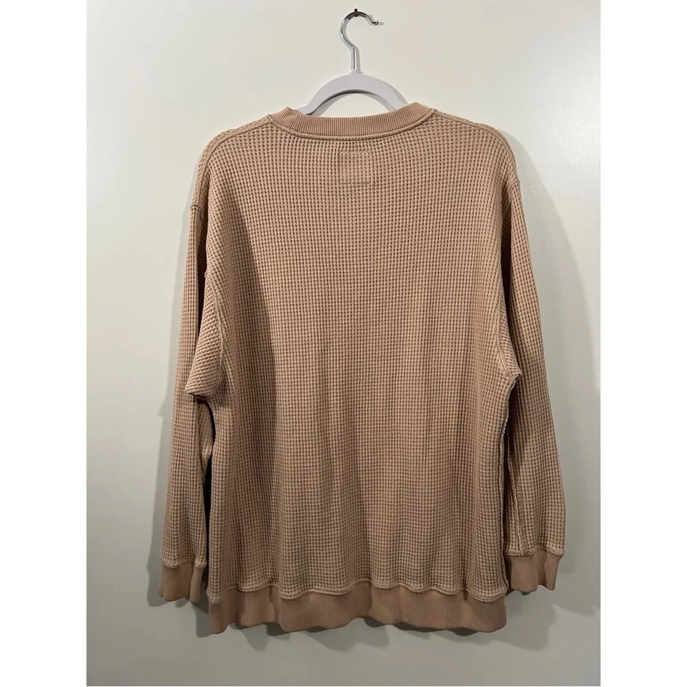 AERIE Chicago Waffle Knit Thermal Crewneck sweatshirt size large tan and white - Image 3
