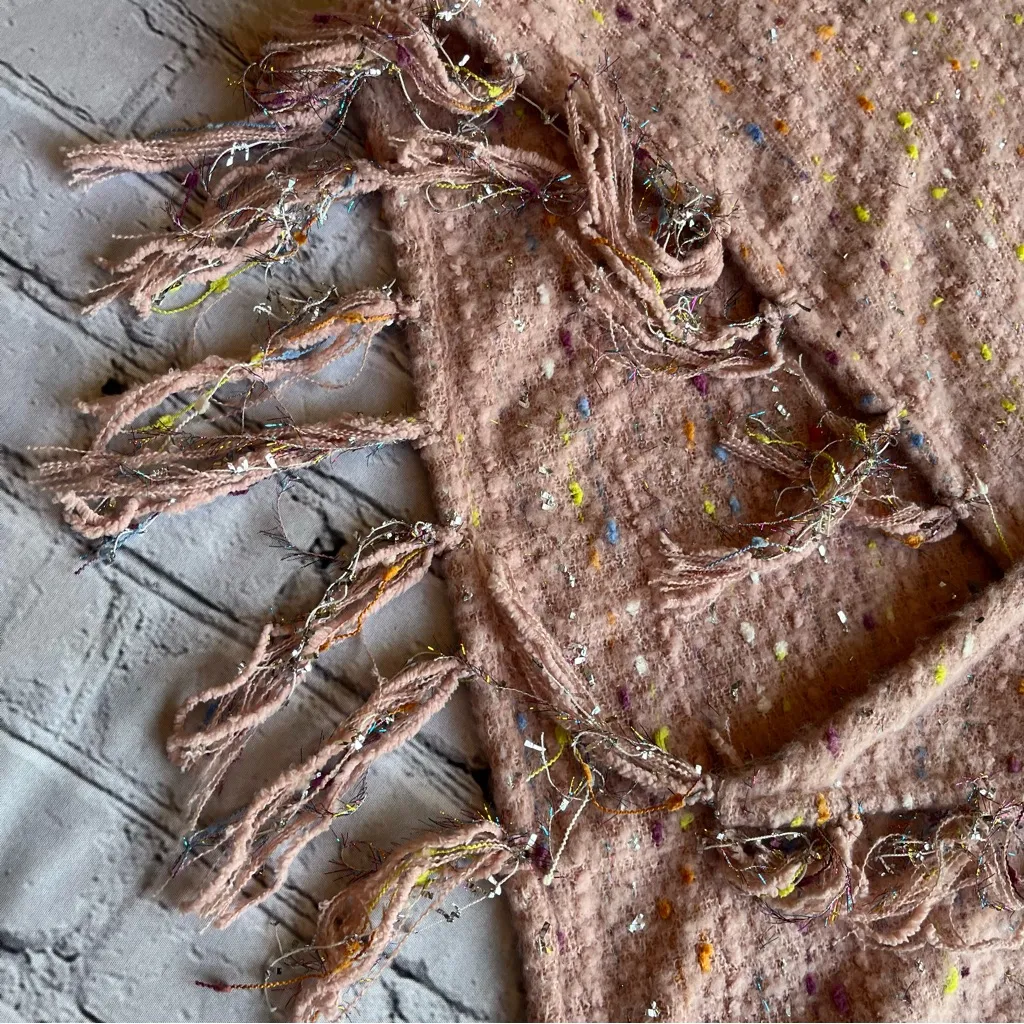 Vince Camuto Poncho Wrap New NWT New Pink Metallic Fringe Speckled Topper Cozy - Image 2