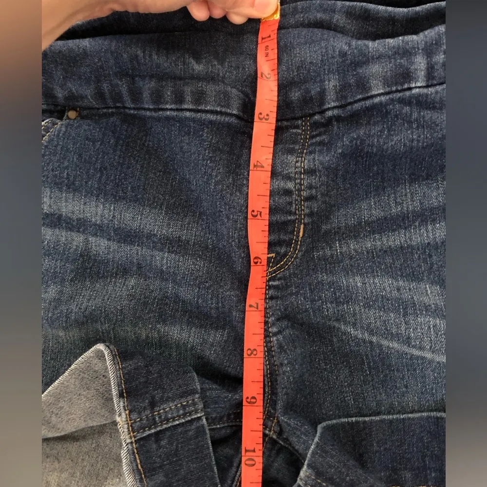 Per Se blue denim shorts with floral embroidery elastic waist size large - Image 4