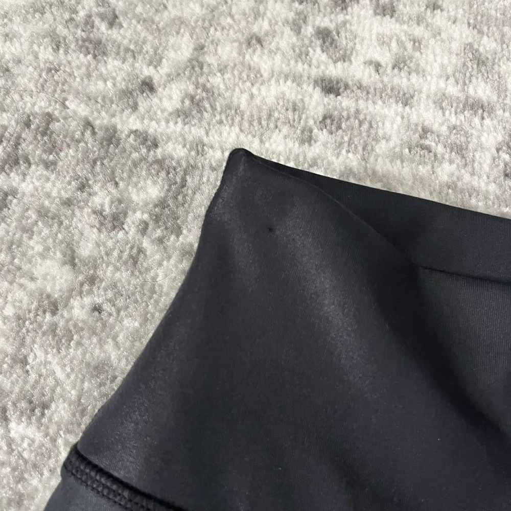 Alo Airbrush Legging in Black Glossy - Image 10