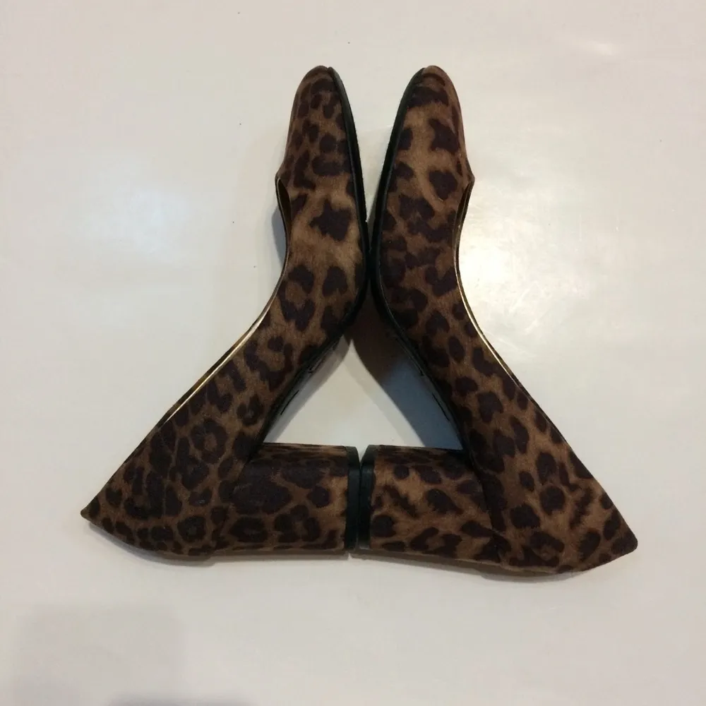 Libby Edelman Jenna Leopard Print Block Heel Pump - Image 5