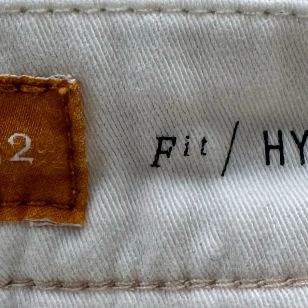 Anthropologie Pilcro Hyphen white Y2K mid rise straight leg jeans, size 32 plus - Image 3