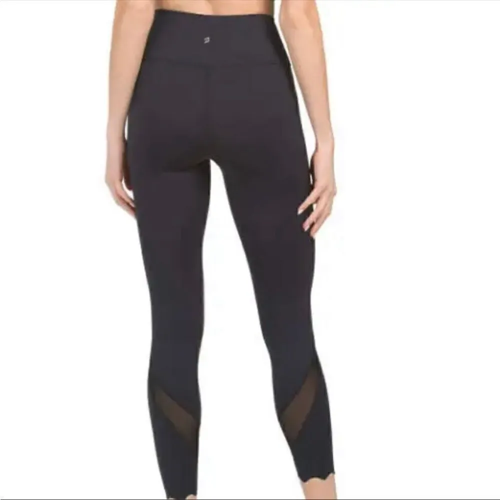 Peloton NWT  Move Mission Scallop Hem Legging Black size S - Image 2