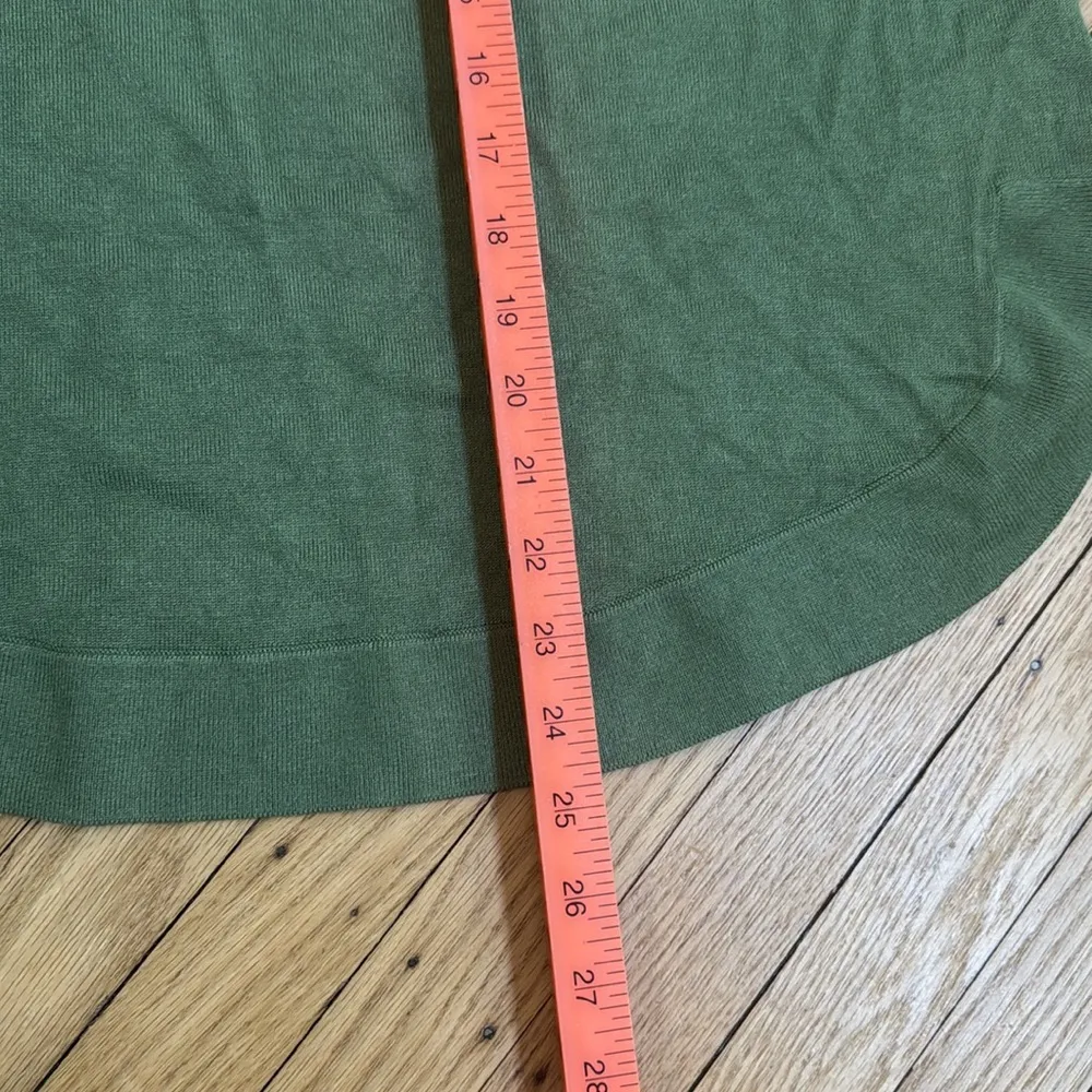 Gallery  green round split hem size medium - Image 4