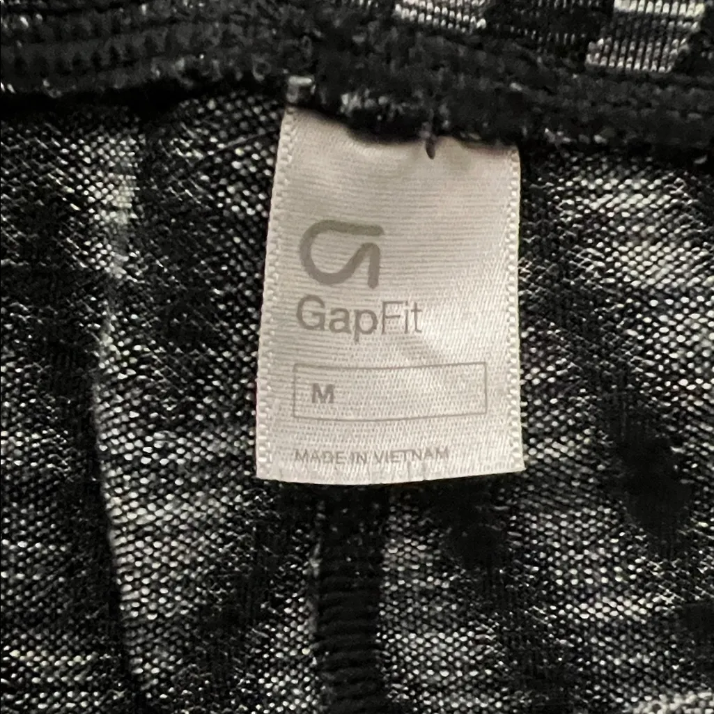 GapFit gFast Grey Multi Stripe Spacedye Jacquard Capri Size Medium - Image 7