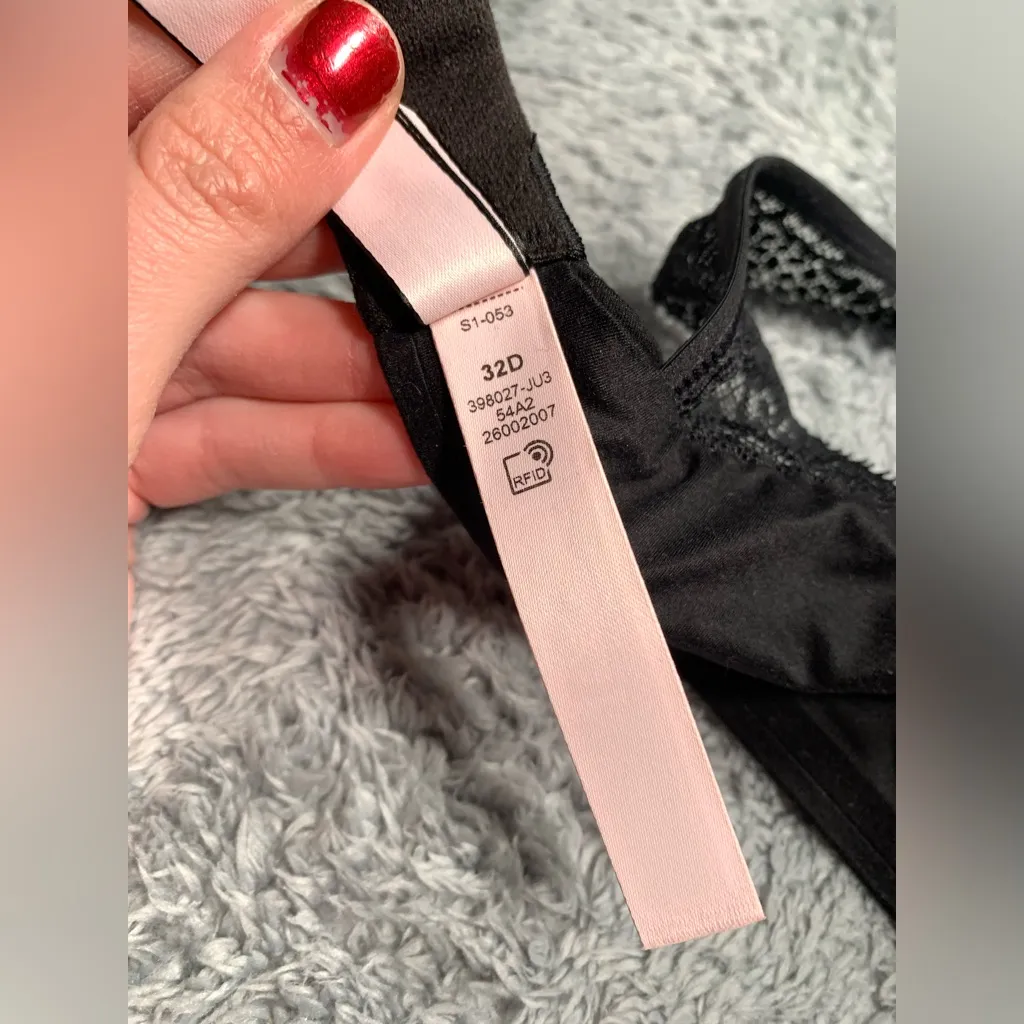 Victoria’s Secret incredible perfect shape Black lace Bra 32D - Image 7