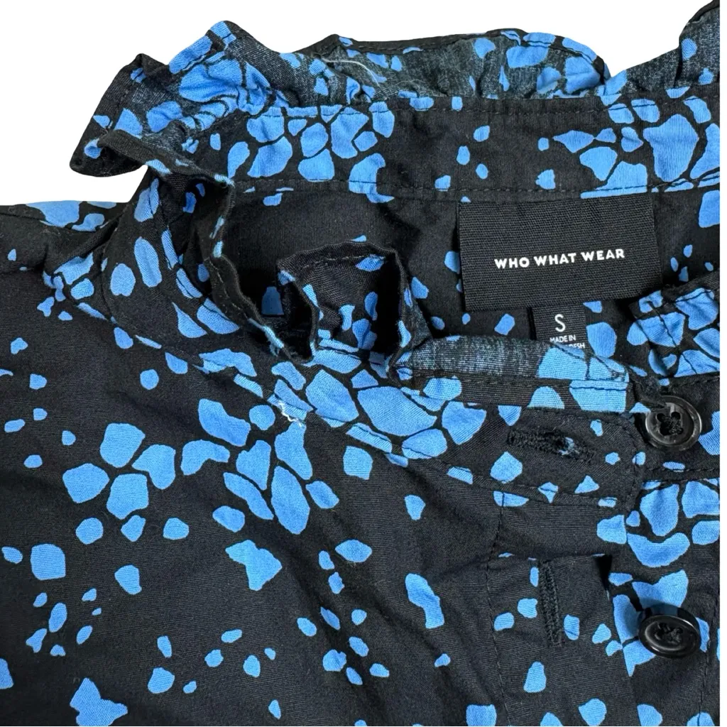 WHO WHAT WEAR Blue Black Pebble Print Puff Sleeve Ruffle Trim Button Down Blouse - Image 4