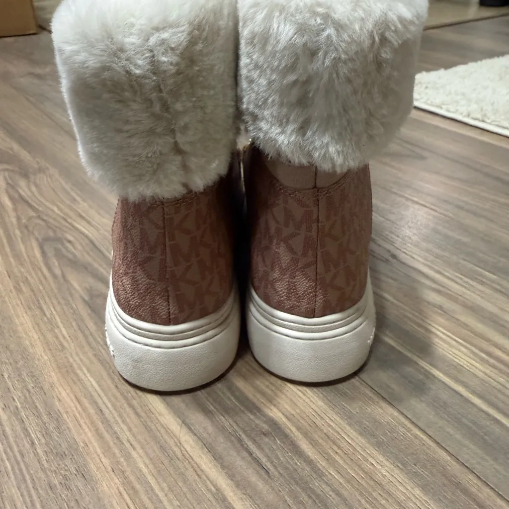 Michael Kors Elegant Gold Chain Accent Women's Boots - Image 3