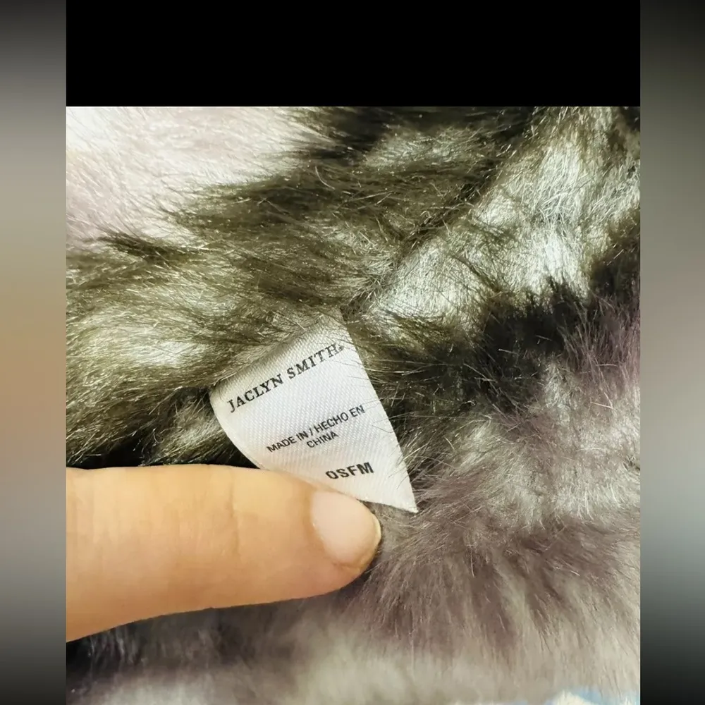 Jaclyn Smith Faux Fox Fur Fuzzy OSFM Winter Fashion Scarf Gray Black 52" - Image 4