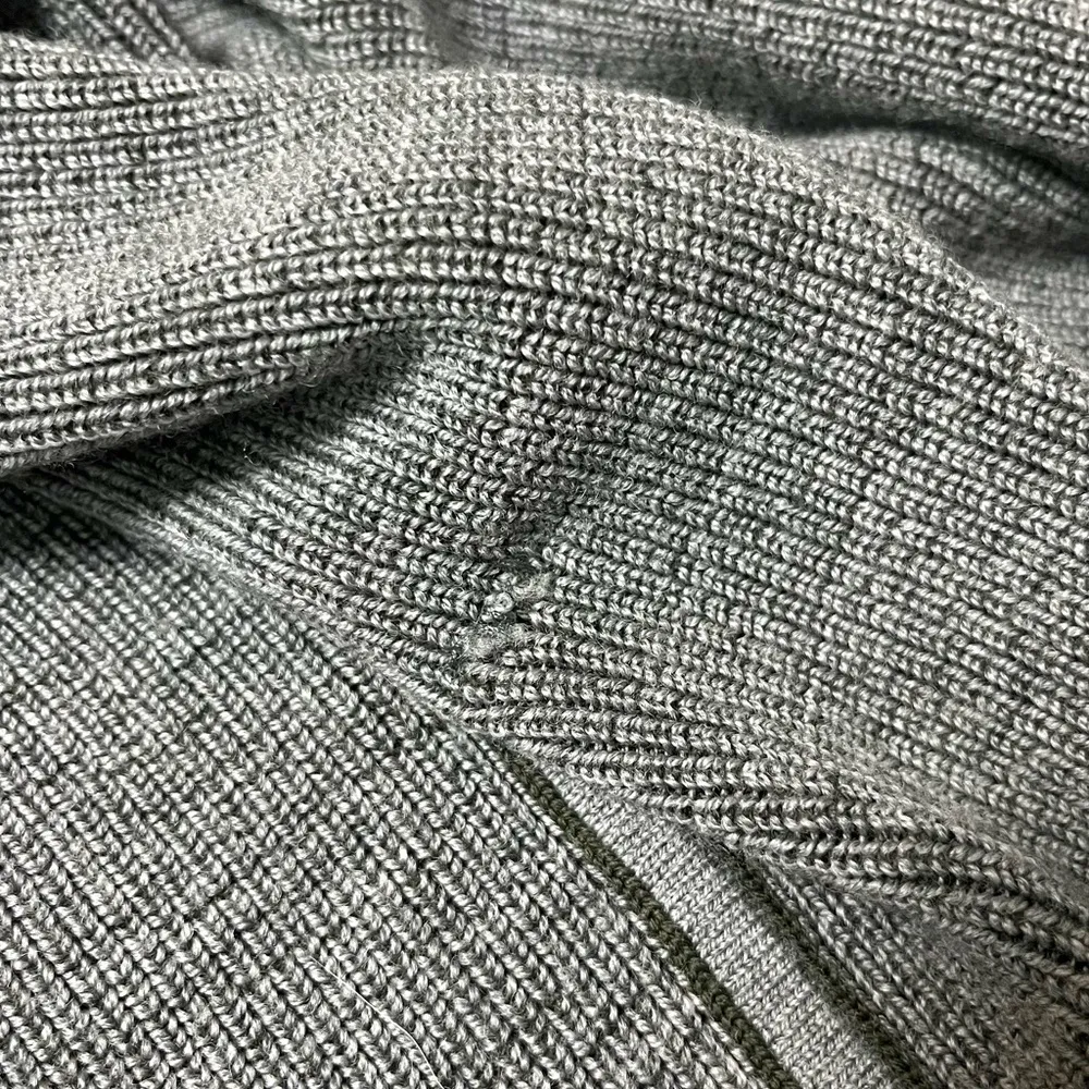 Exaltation Reversible Wrap in Dark Olive/Heathered Core Medium Gray - Image 9