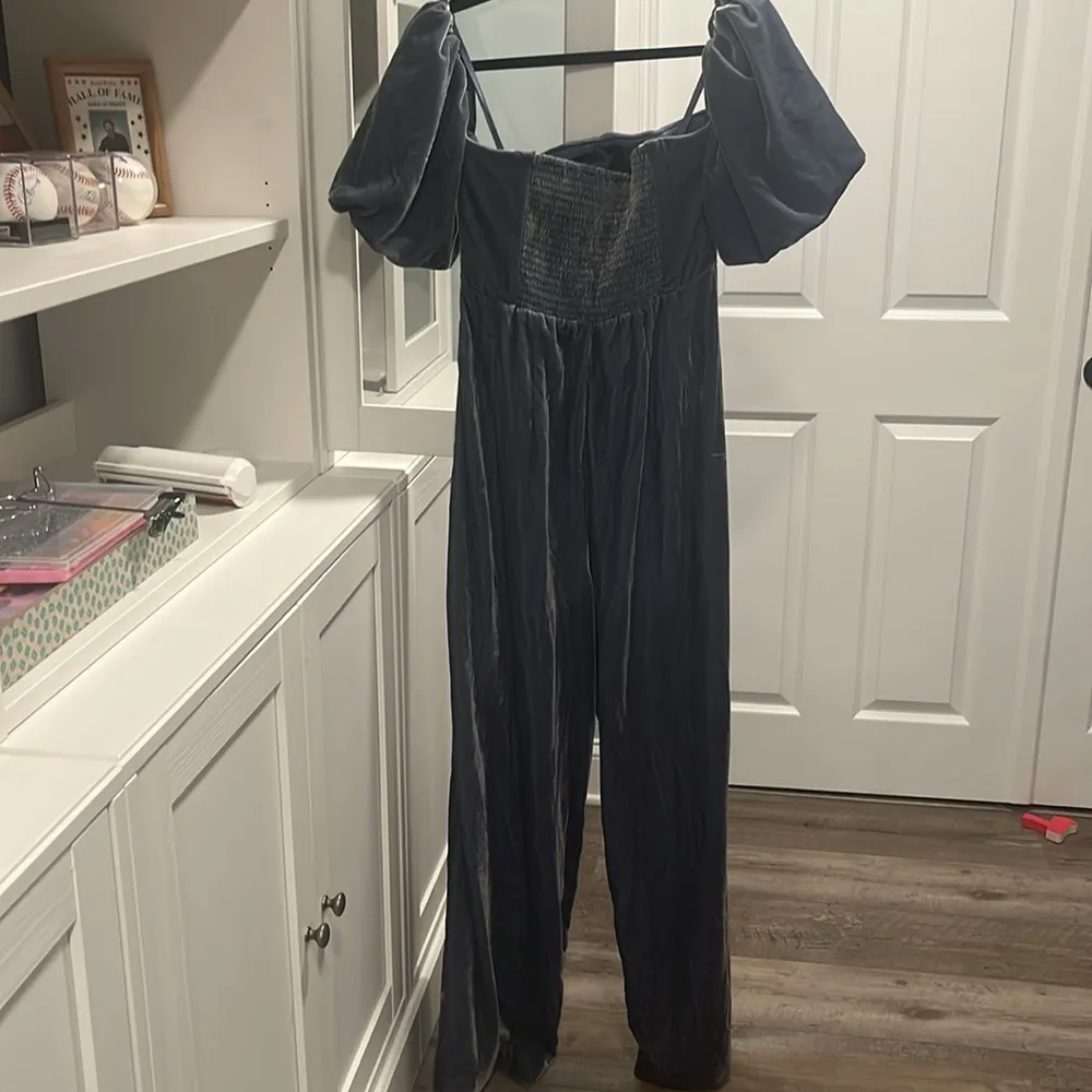 BY ANTHROPOLOGIE (NWT) The Femme Velvet Jumpsuit, Dusty Blue, Size 12 - Image 8