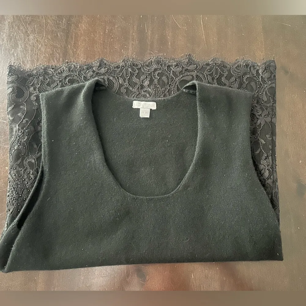 Ann Taylor Black Cashmere Beaded Women's vneck sleeveless sweater sz small - Image 4