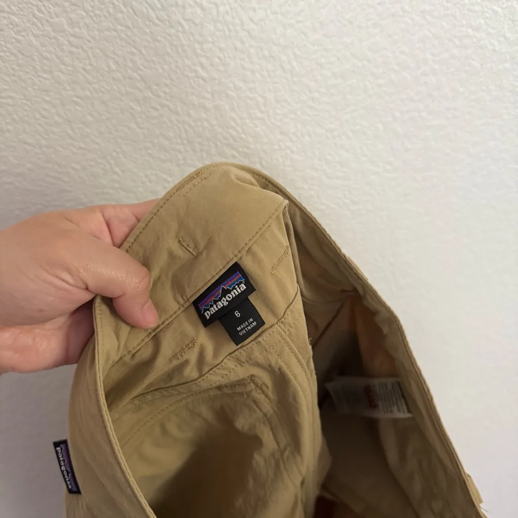 Patagonia Quandary Shorts in Classic Tan Women’s 6 - Image 5