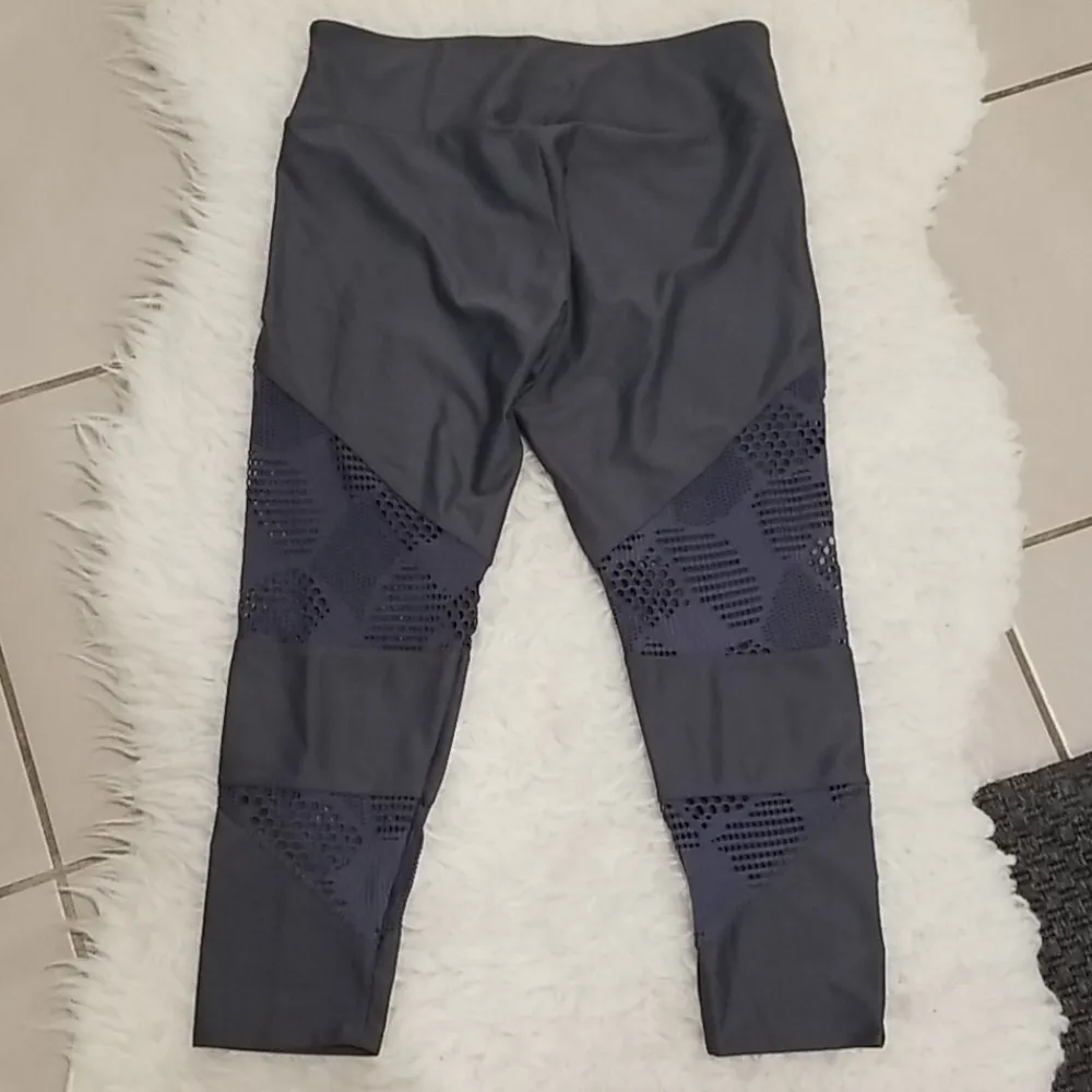 💕ONZIE💕 Mesh Cut Out Capri Leggings - Grey - Image 2