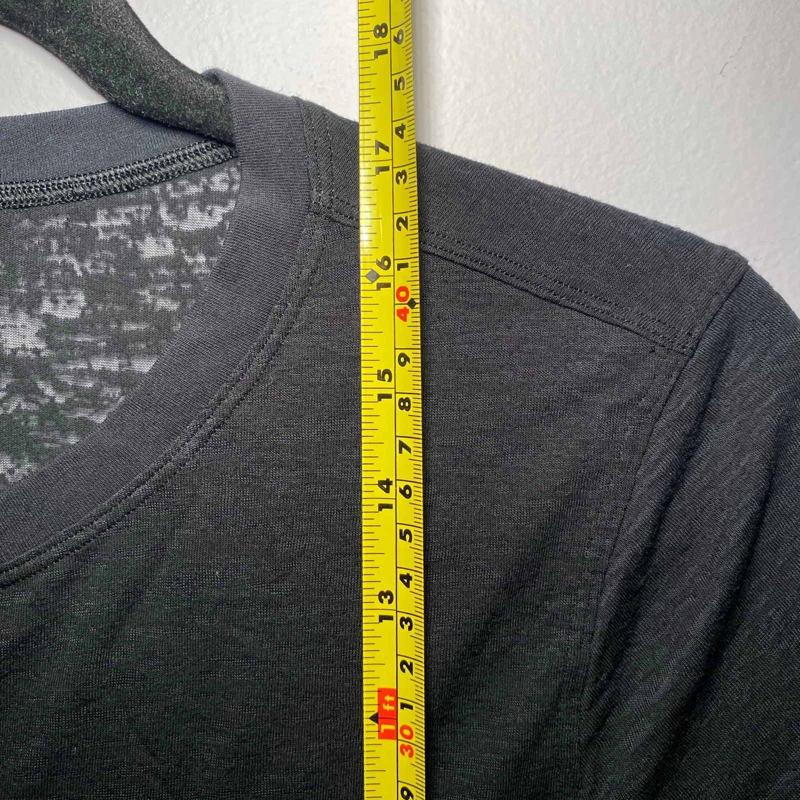 Lululemon Black Heathered Front Tie Short Sleeve T-Shirt Cropped Women's size 2 - Image 9