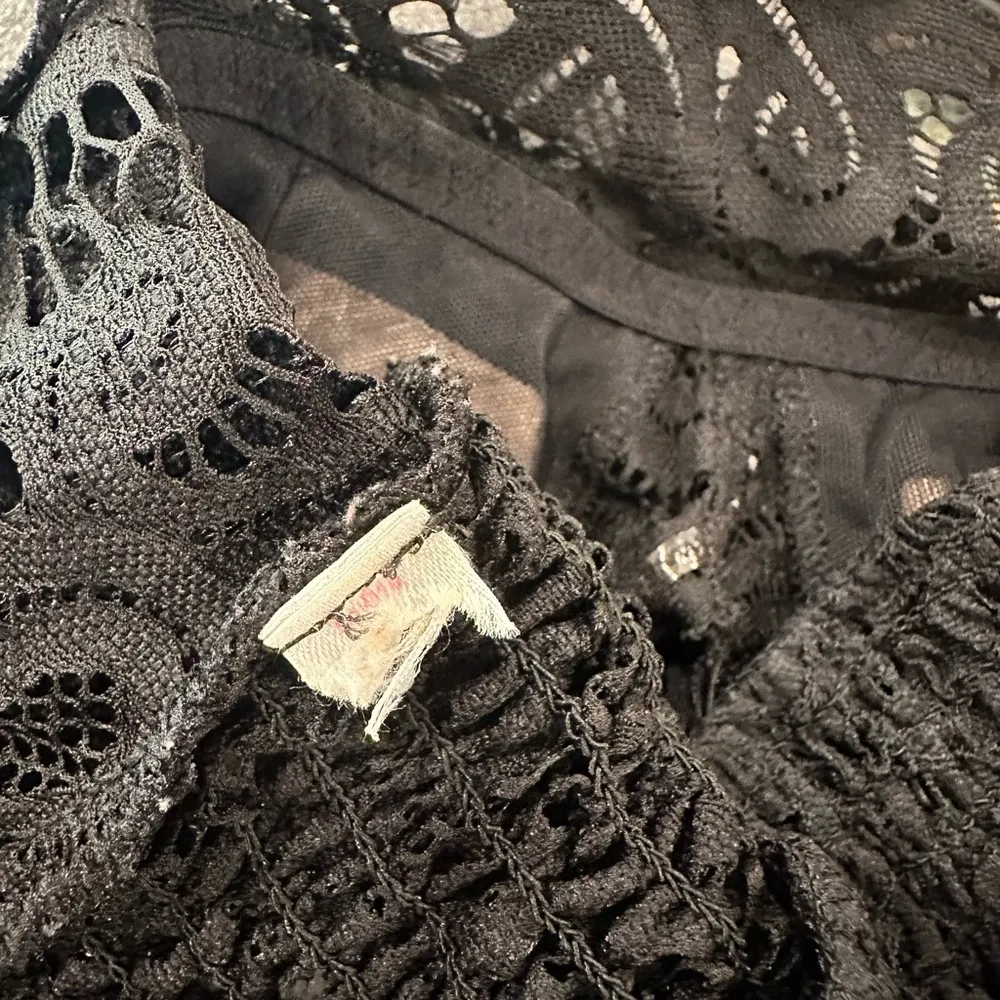 EUC PINK VICTORIA Secret black lace bralette with back adjustable straps SZ XS - Image 4