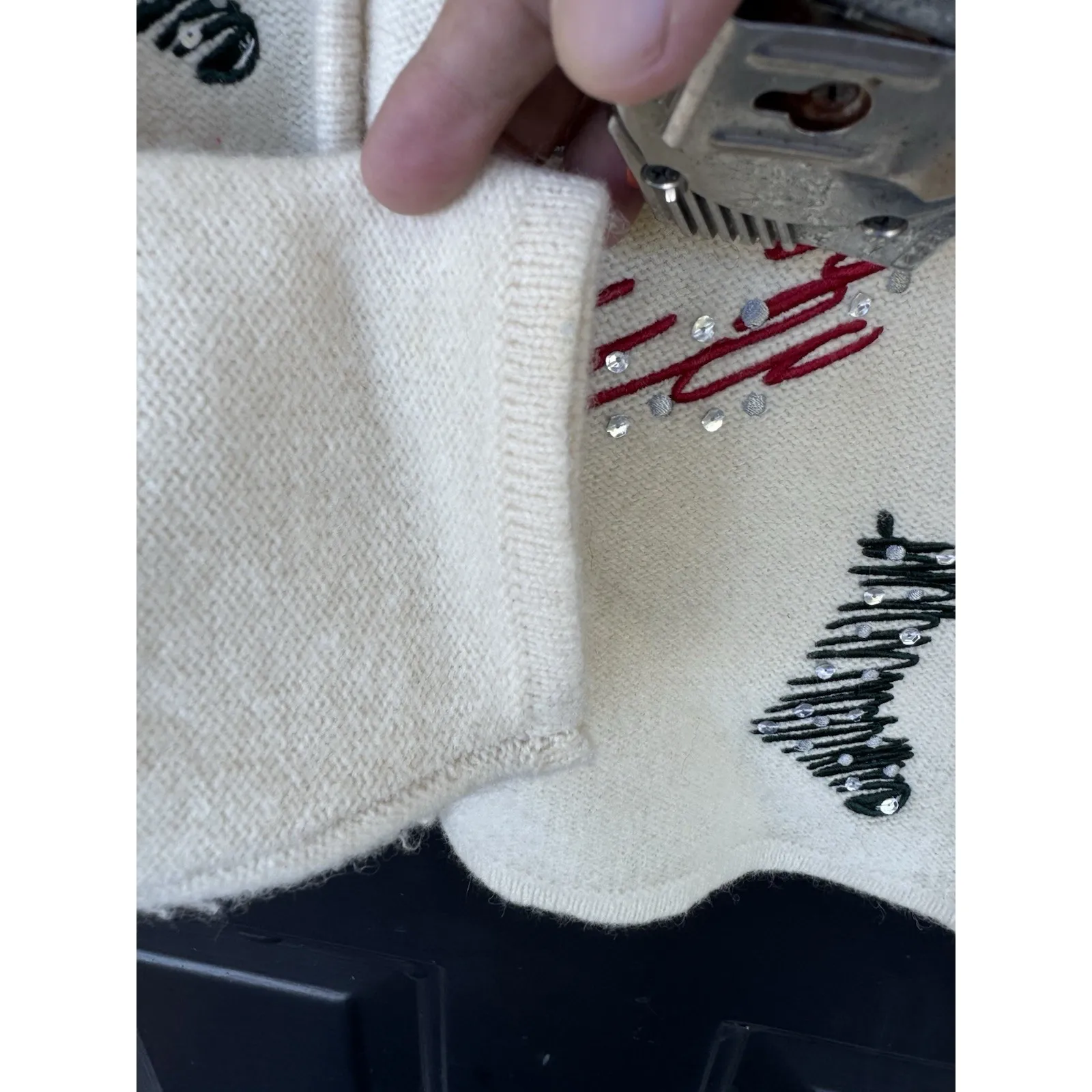 VTG Baxter Wells 100% Wool Embroidered Cardigan Sweater Christmas PL Petite L Tan Size undefined - Image 5