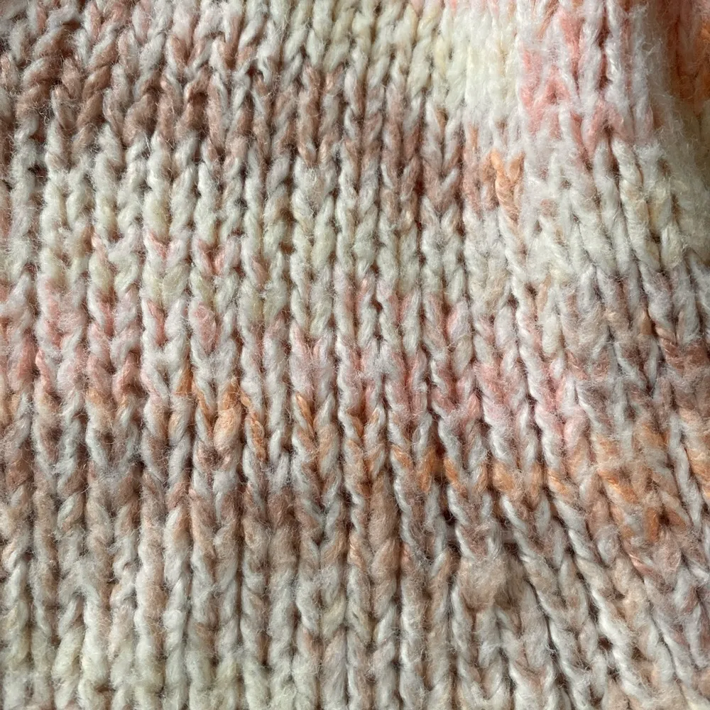 light pink marbled two toned speckled sweater - Image 8