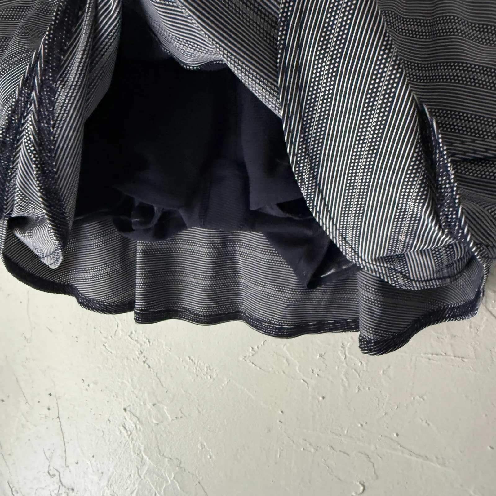 Athleta Stripe Tiered‎ Ruffle Skort Size XS Navy Athletic Tennis Running Pocket - Image 4