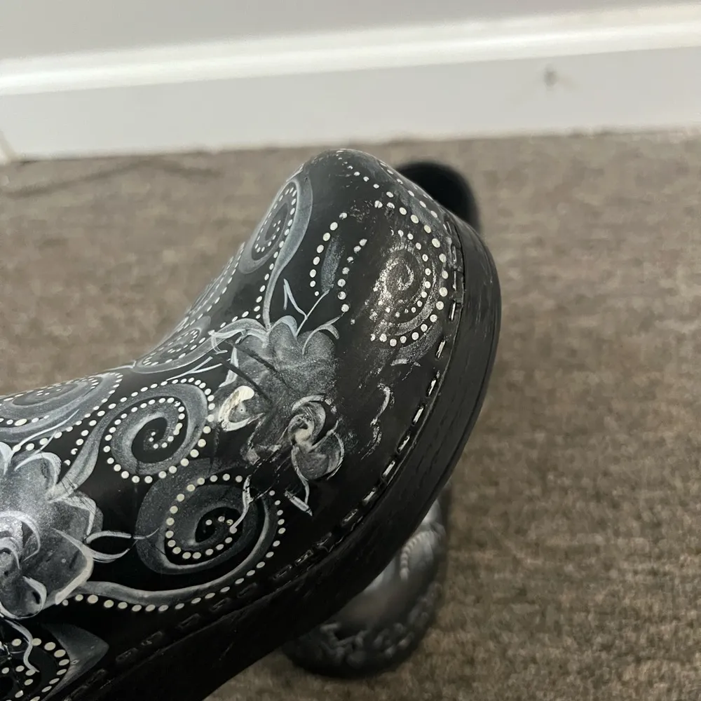 Dansko Black Hand Painted Floral Professional Clogs Size 39 EU - Image 5