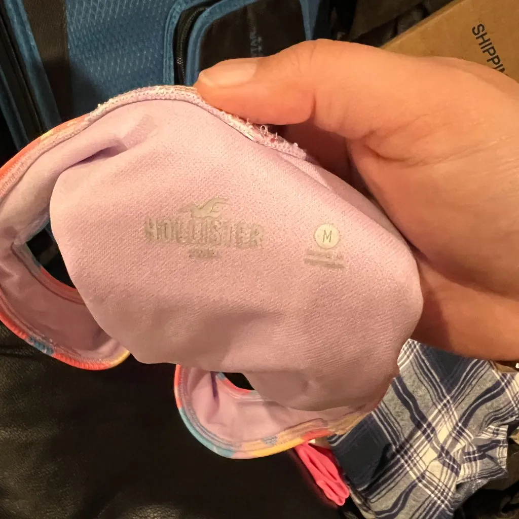 Hollister medium swim bottoms - Image 4