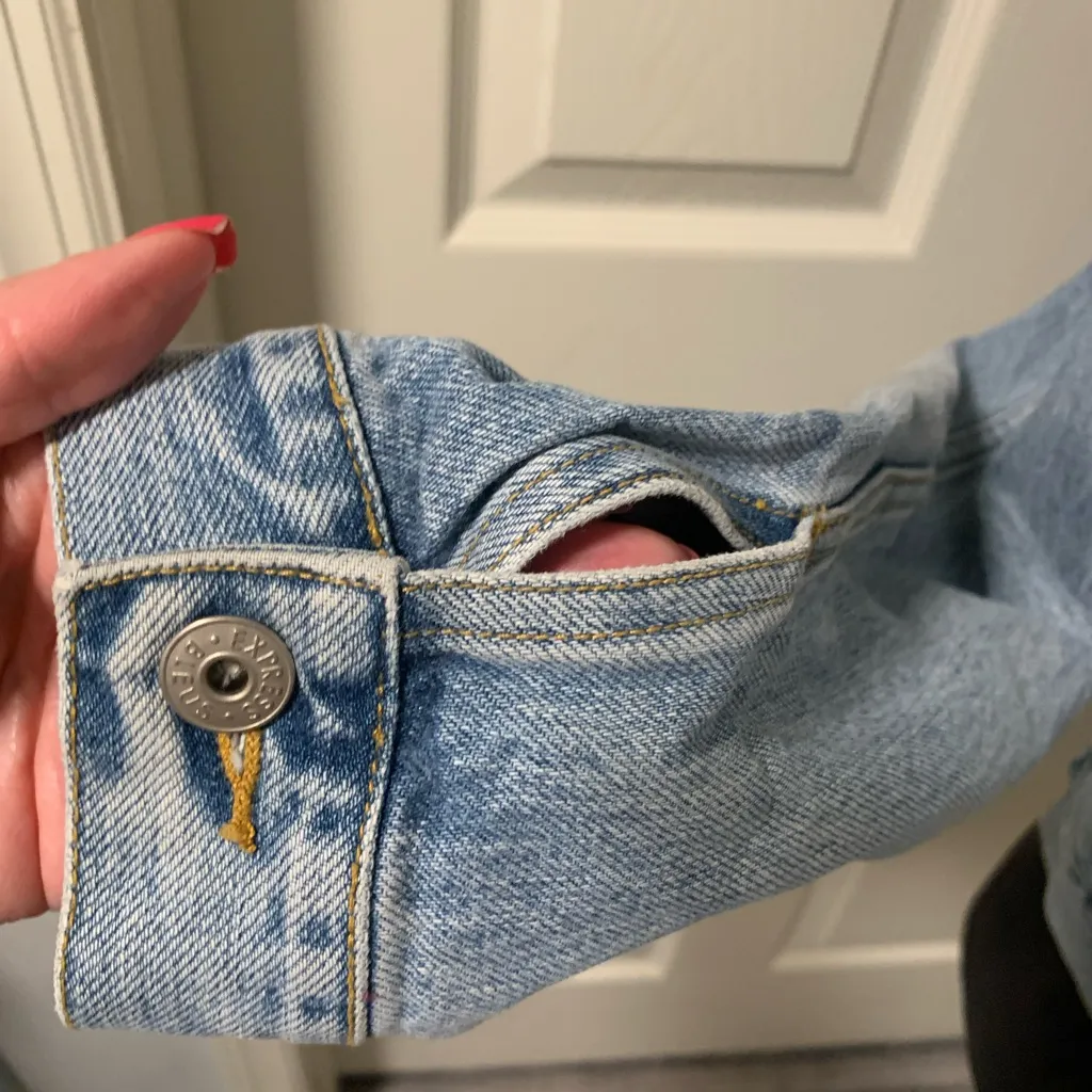 Express Bleus Denim Jacket size Medium - Image 4