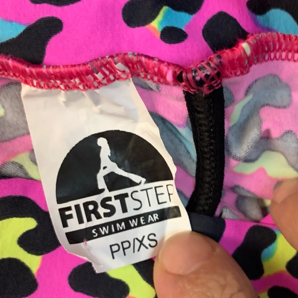 Vibrant Leopard Print Leggings by First Step Gym Clothes. Size XS Pink - Image 4