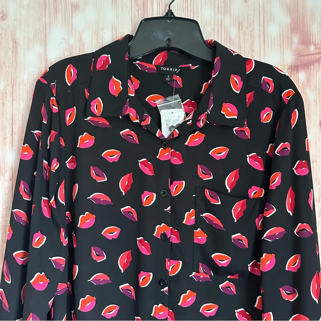 Torrid Black Sz 0 Pink Lips Lizzie Georgette Button Up Long Sleeve Shirt L 12 - Image 4
