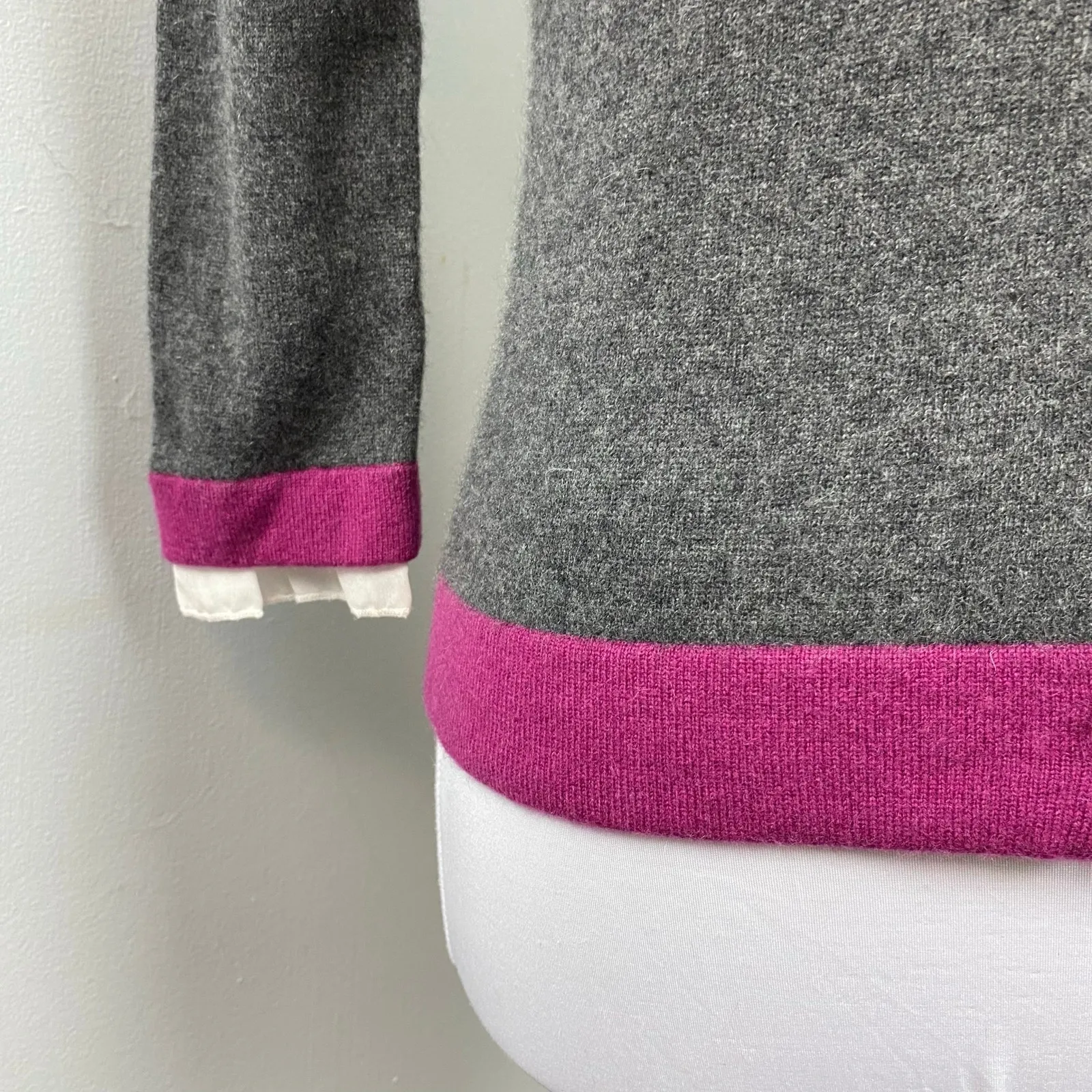 Sutton Grey & Magenta Fitted 100% Cashmere Cardigan Small EUC Gray - Image 3
