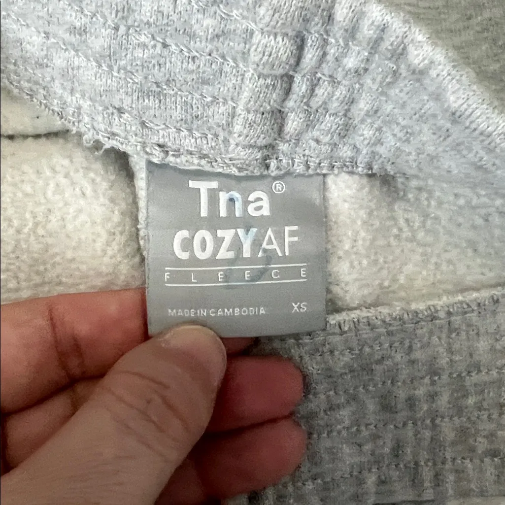 Aritzia TNA Cozy Gray Sweat Shorts Size XS - Image 5