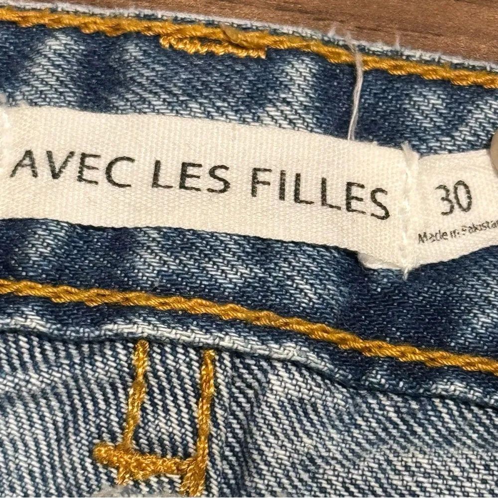 Avec Les Filles Size 30 Medium Washed Distressed Straight Leg Raw Hem Jeans - Image 3
