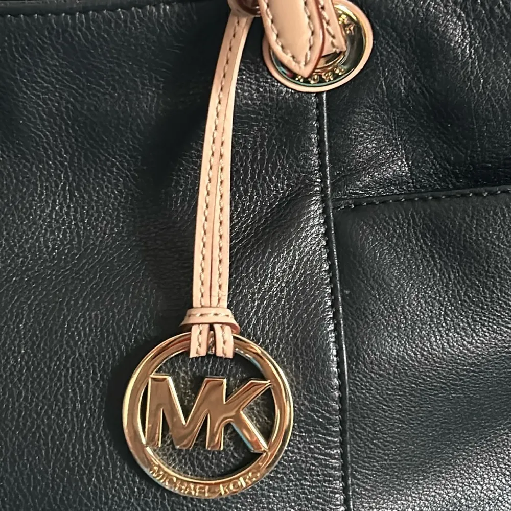 MICHAEL Michael Kors Women’s Multi Pocket Tote Shoulder Bag Contrast Handles - Image 3