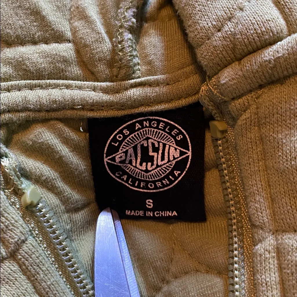 PacSun Nevada Quilted Cropped Zip Hoodie Jacket - Image 4