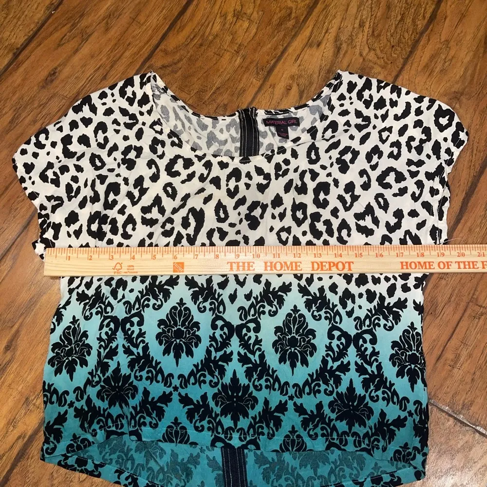 Stylish Leopard and Damask Print Top by Material Girl size small EUC - Image 4