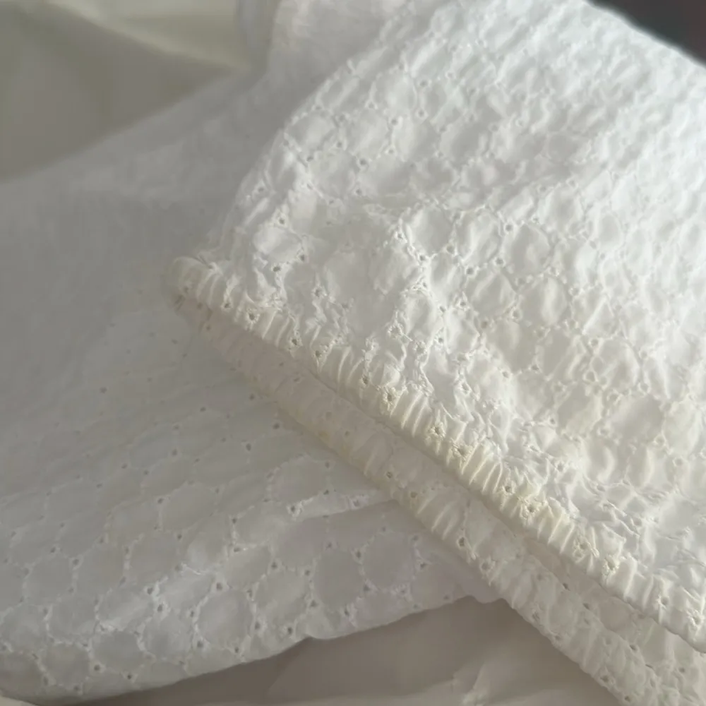 Diane Von Furstenburg Womens Size 8 White Eyelet Embroidered Wide Sleeve - Image 7