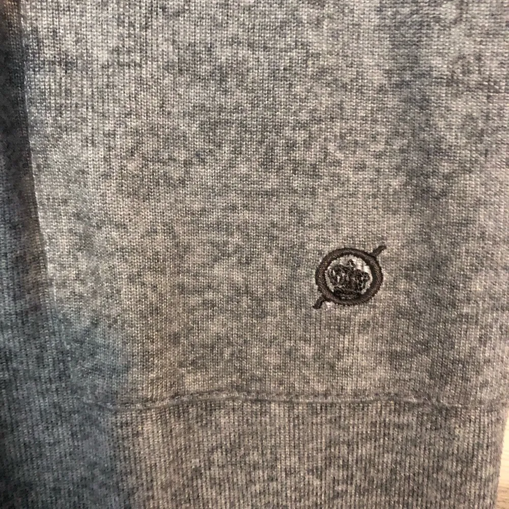 Born size small light weight joggers, waist stretches to 17, inseam is 26 Gray - Image 4